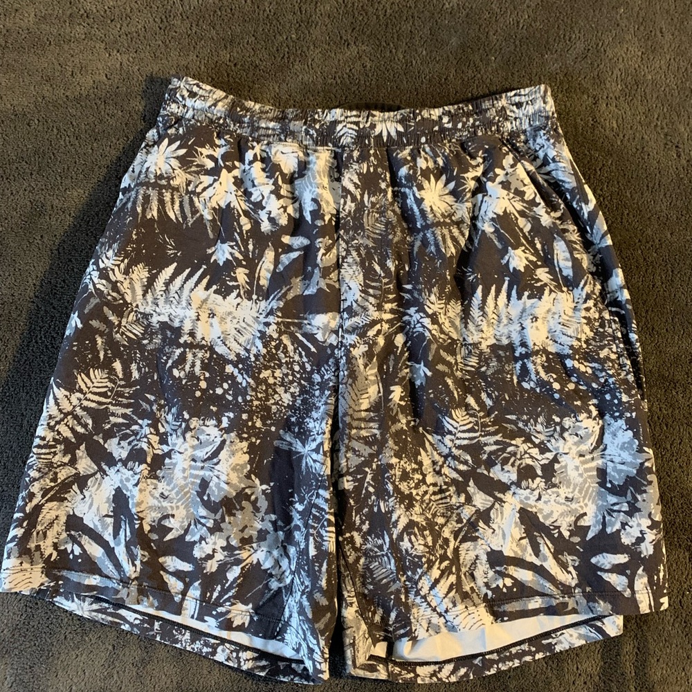 Lululemon mens shorts. Size L.